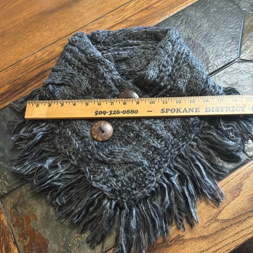 🆕 Chunky Knit Gray/Black Cowl/Scarf with Wooden Like Large Buttons - Picture 9 of 14